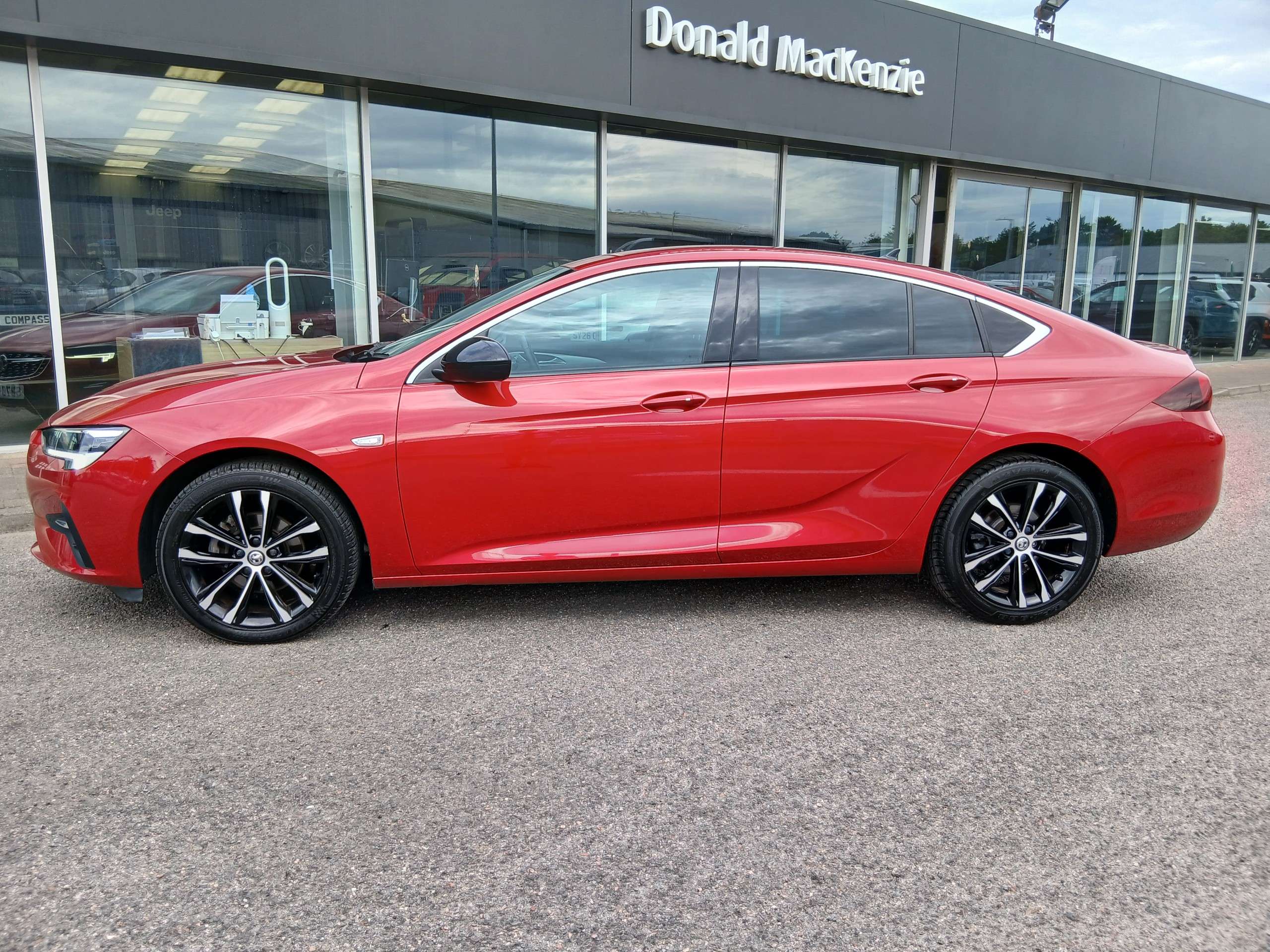 A 2020 VAUXHALL INSIGNIA 1.5 Turbo D Ultimate Nav Grand Sport 5dr A 2020 VAUXHALL INSIGNIA 1.5 Turbo D Ultimate Nav Grand Sport 5dr