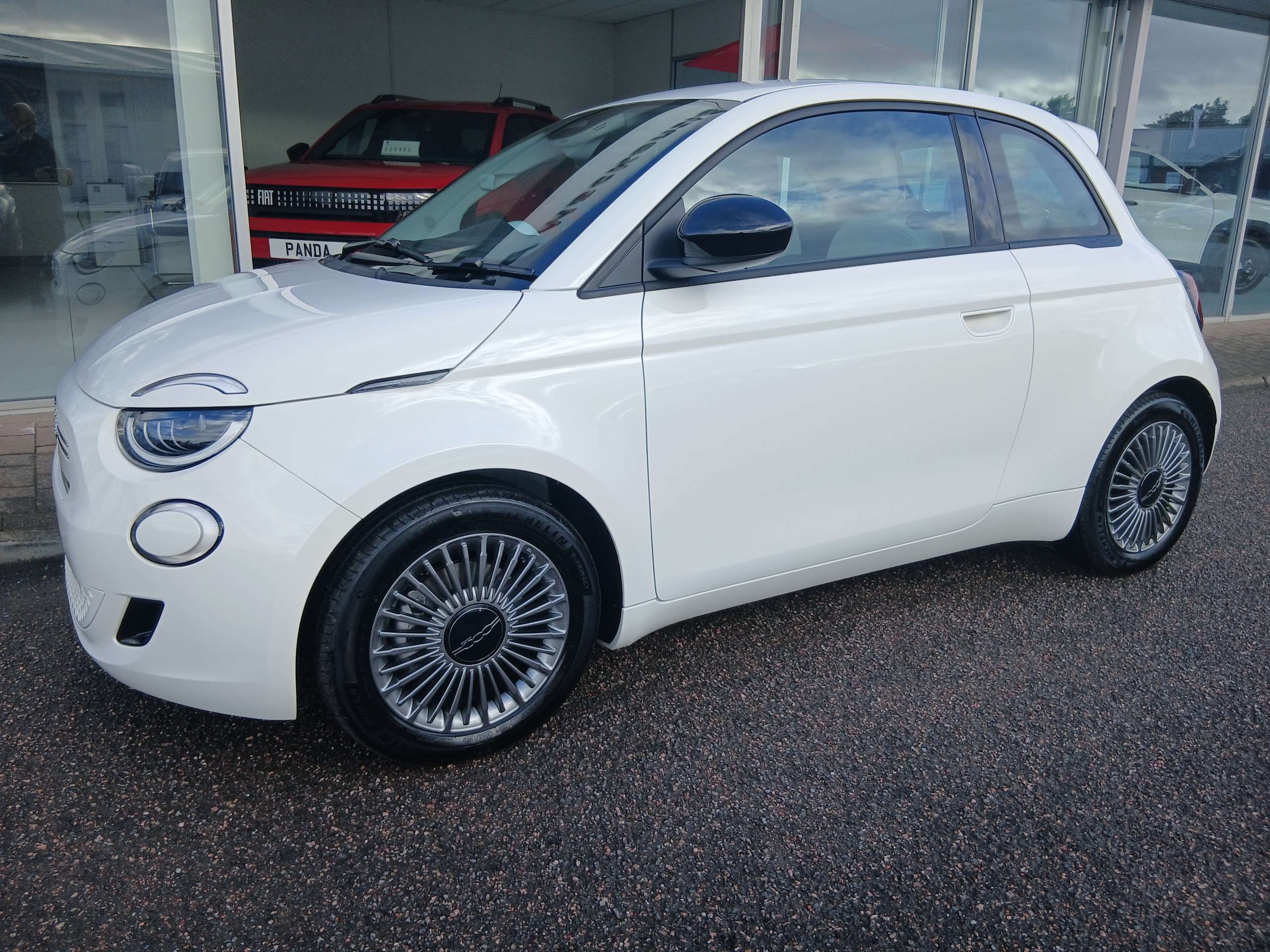 A 2026 FIAT 500 Hybrid Icon A 2026 FIAT 500 Hybrid Icon