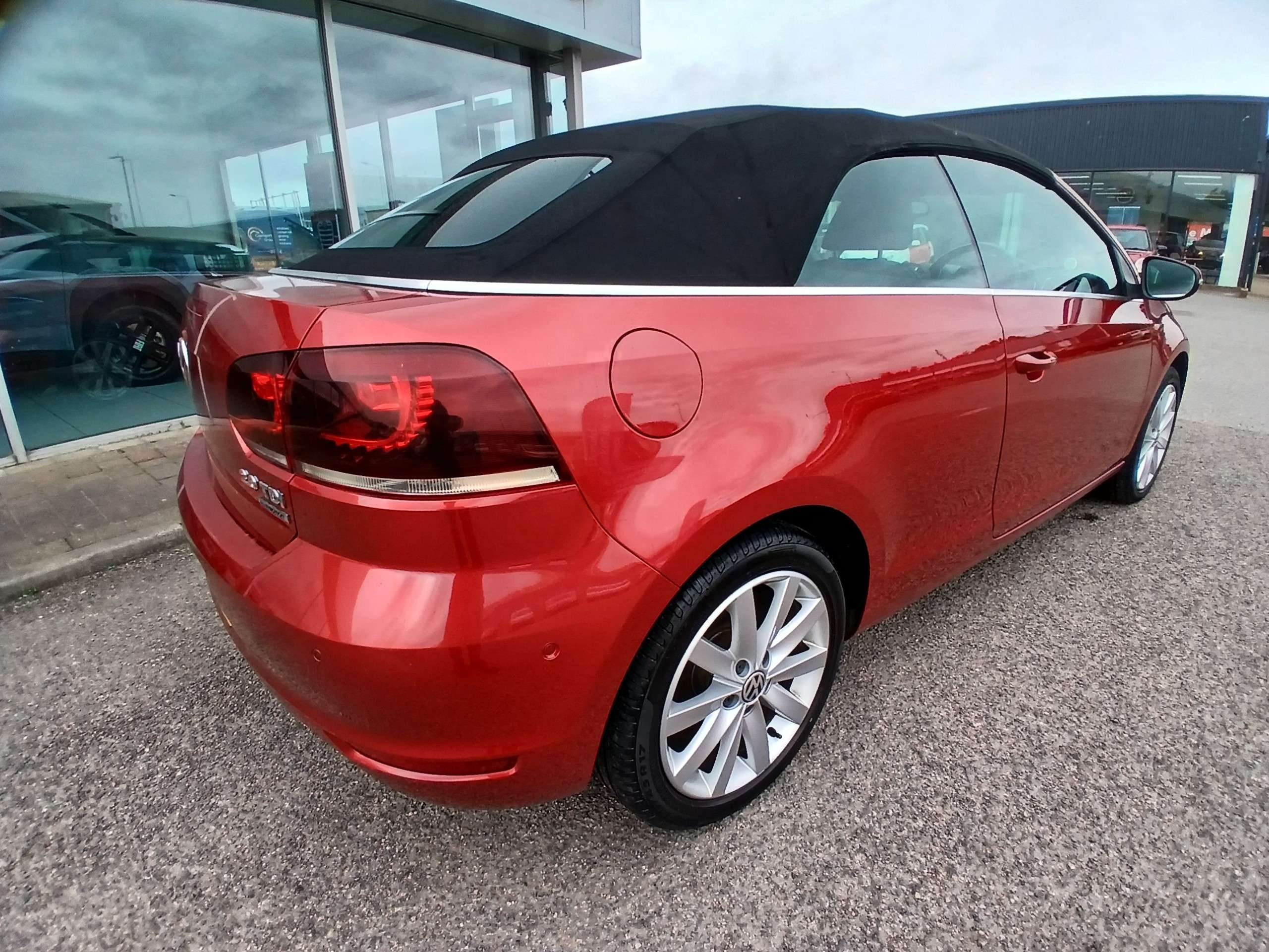 A 2012 VOLKSWAGEN GOLF 2.0 TDI BlueMotion Tech SE Cabriolet Diesel A 2012 VOLKSWAGEN GOLF 2.0 TDI BlueMotion Tech SE Cabriolet Diesel