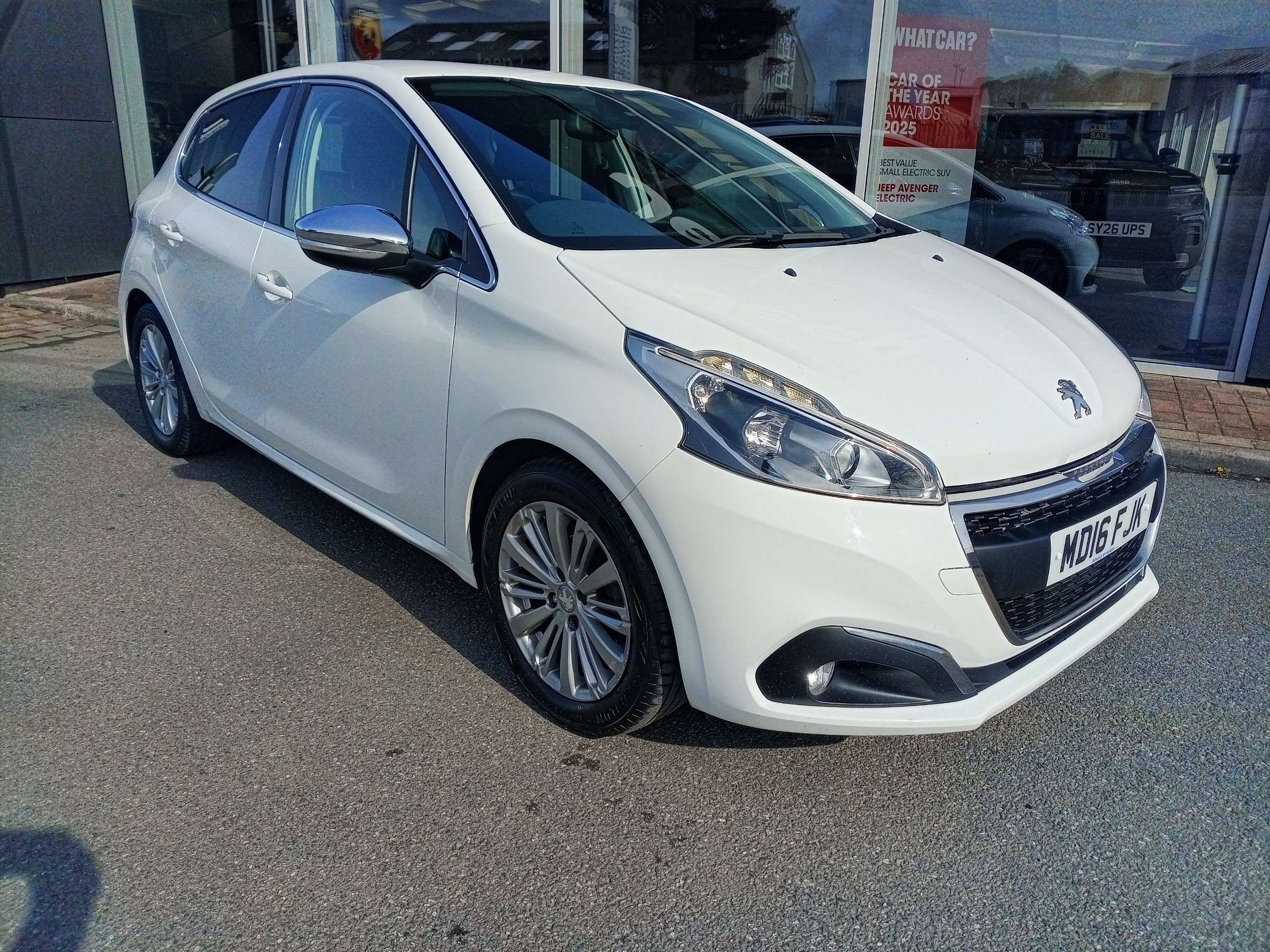 A 2016 PEUGEOT 208 1.2 PureTech Allure 5dr A 2016 PEUGEOT 208 1.2 PureTech Allure 5dr