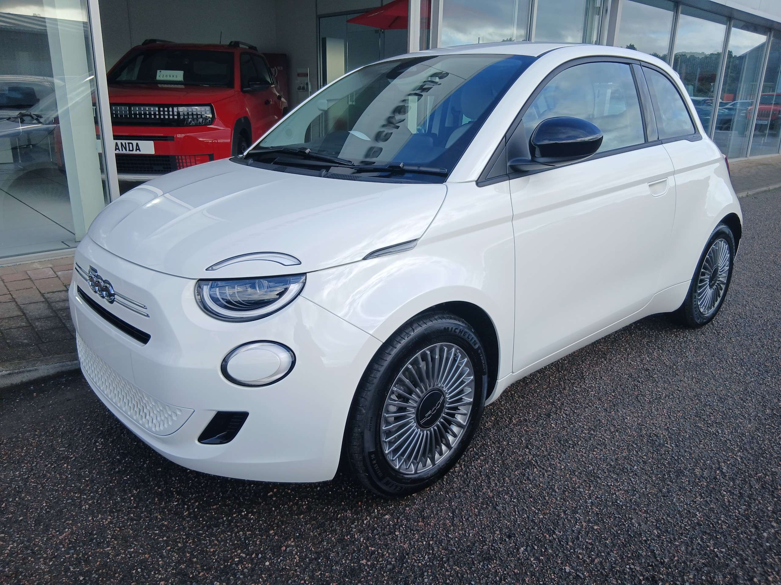 A 2026 FIAT 500 Hybrid Icon A 2026 FIAT 500 Hybrid Icon