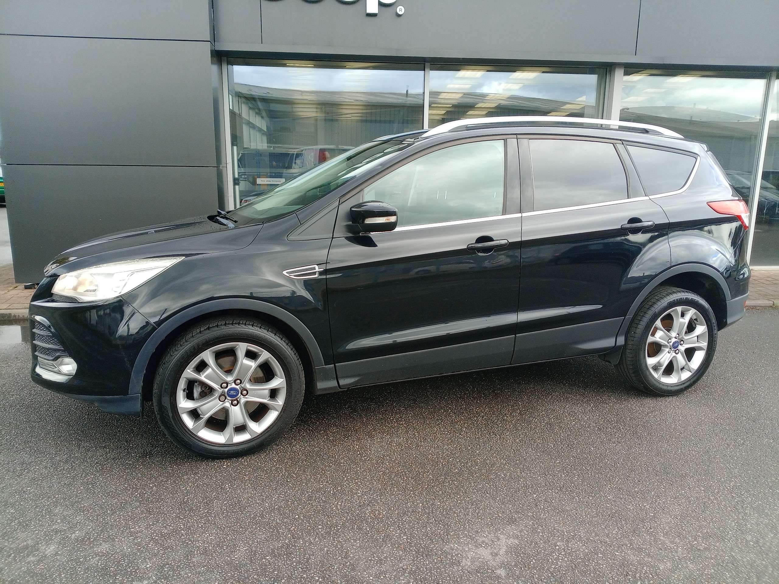 A 2014 FORD KUGA 2.0 TDCi Zetec 5dr Diesel 2WD ) A 2014 FORD KUGA 2.0 TDCi Zetec 5dr Diesel 2WD )