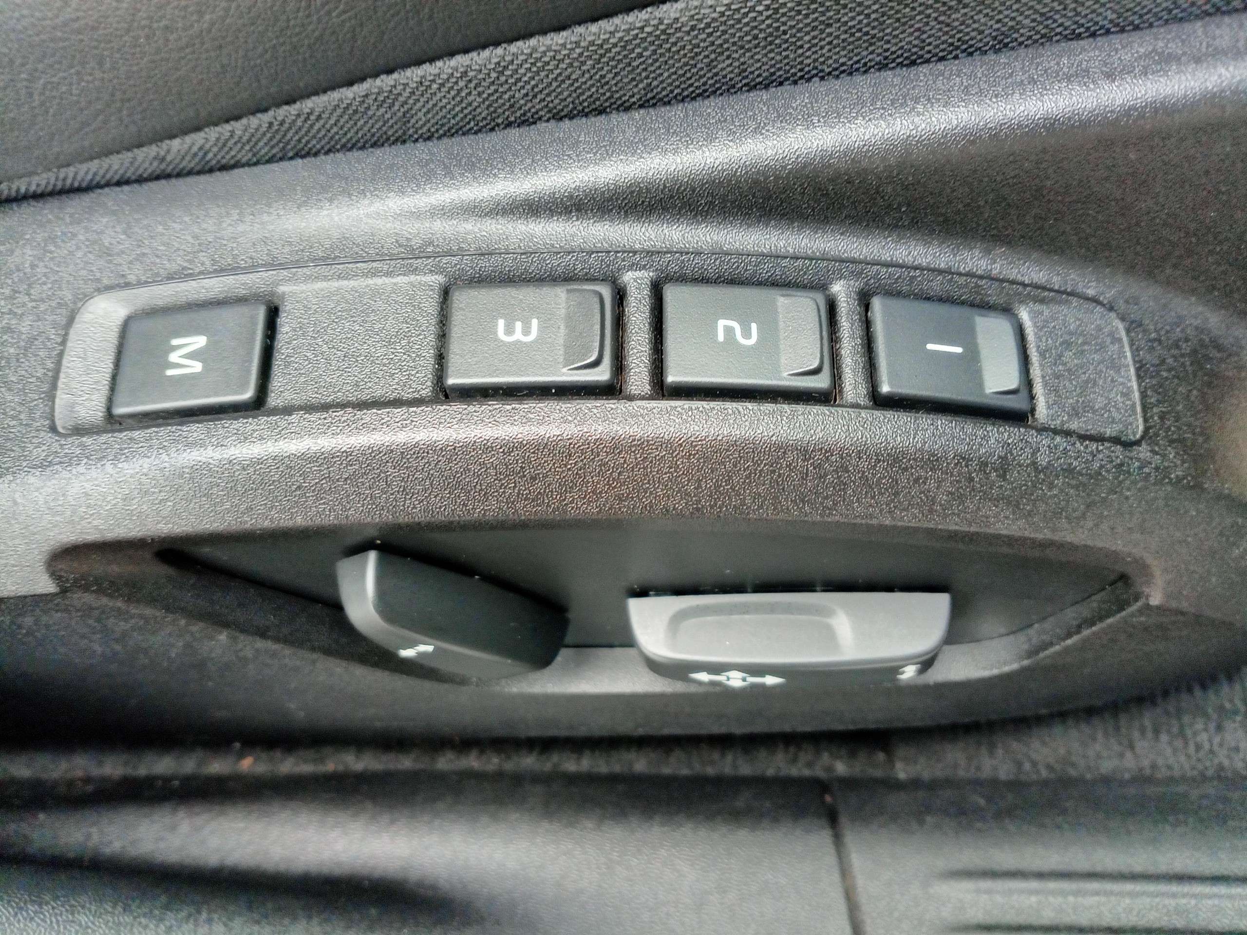 2019 VOLVO V40 2019 VOLVO V40