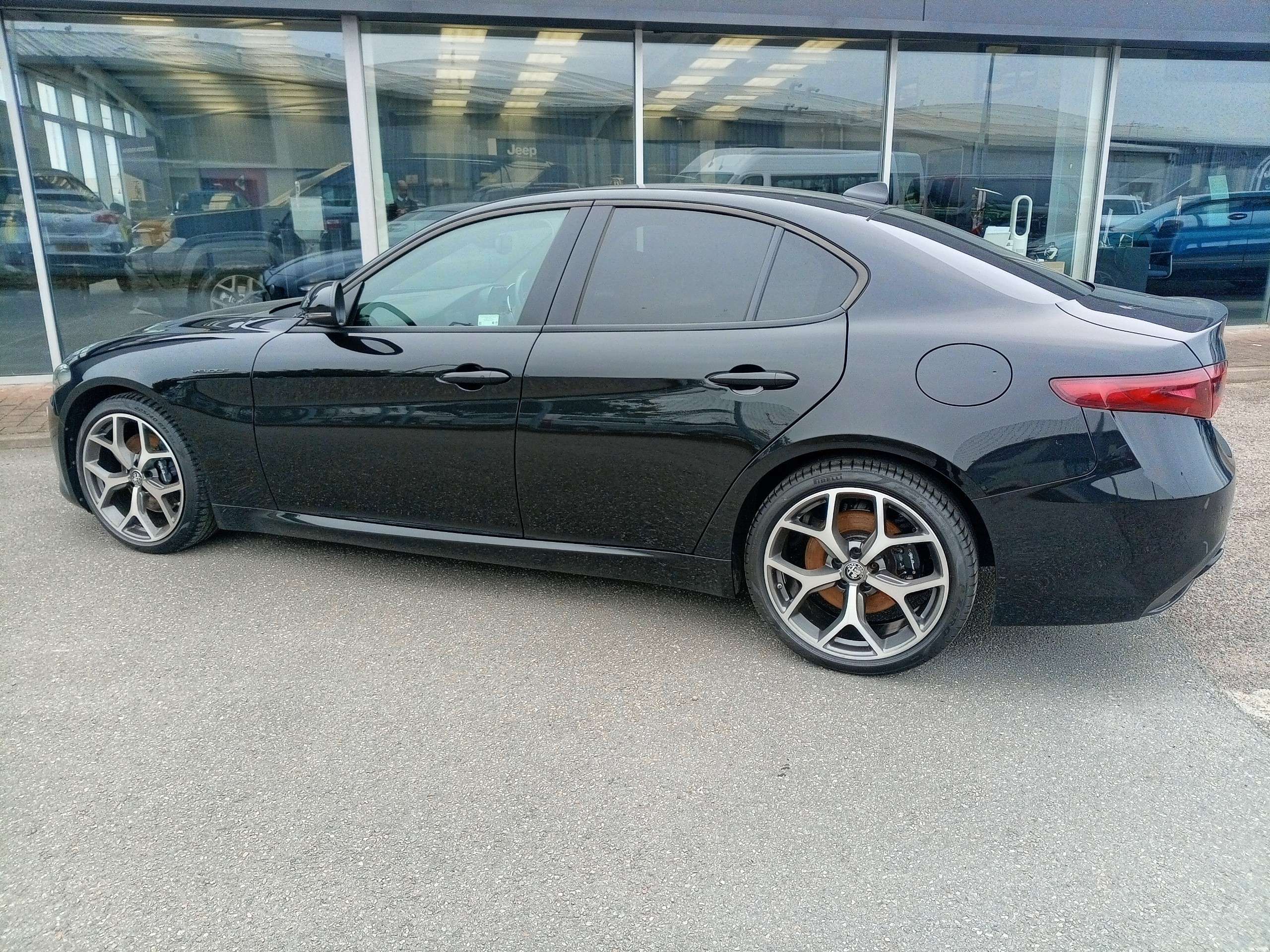 A 2021 ALFA ROMEO GIULIA 2.0T Veloce Auto 280 A 2021 ALFA ROMEO GIULIA 2.0T Veloce Auto 280