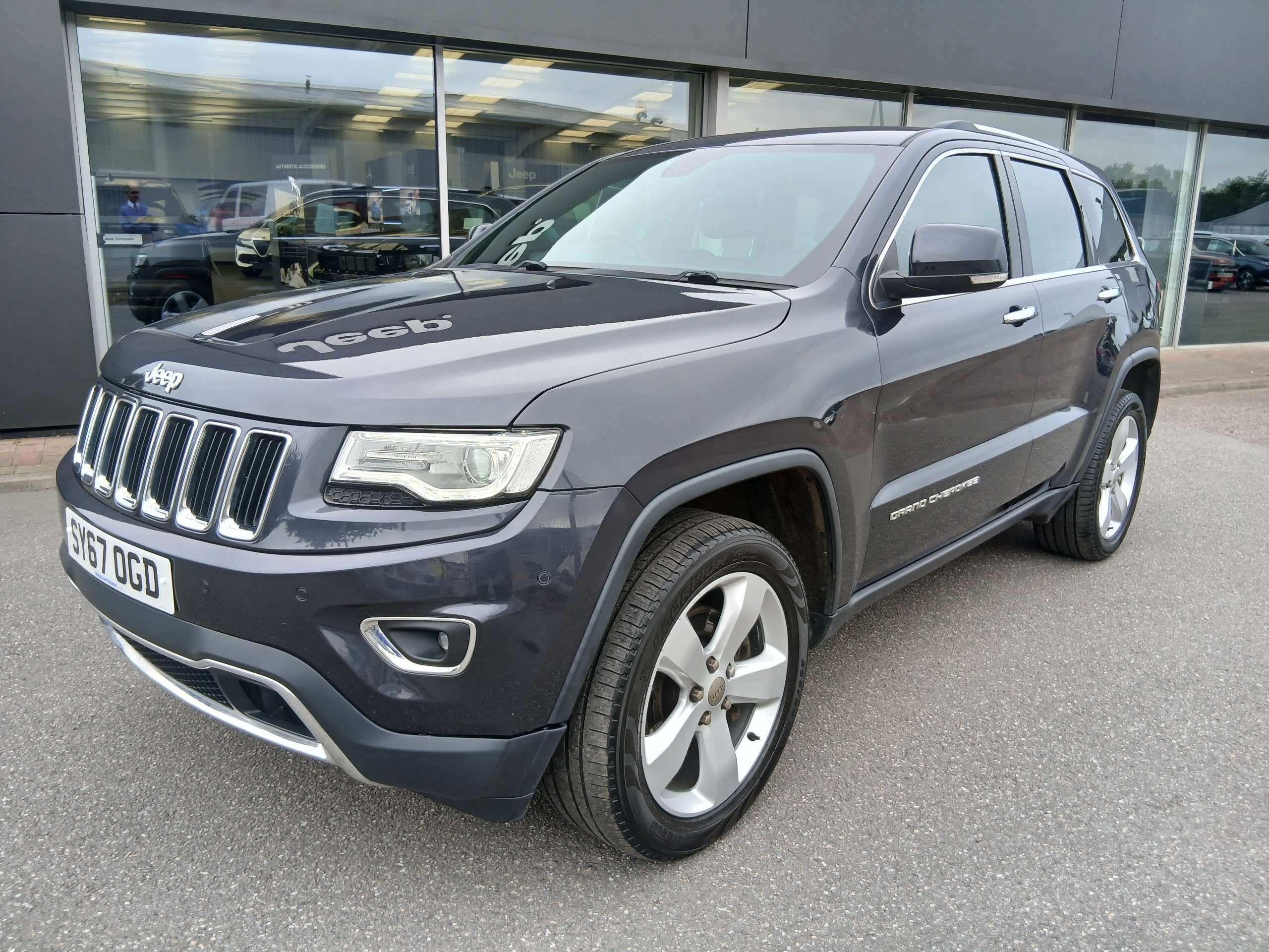 A 2017 JEEP GRAND CHEROKEE 3.0 V6 CRD Limited Plus Diesel Auto 4WD A 2017 JEEP GRAND CHEROKEE 3.0 V6 CRD Limited Plus Diesel Auto 4WD