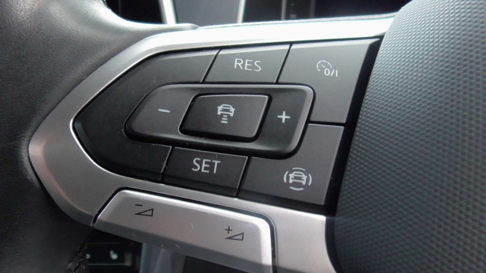 2023 VOLKSWAGEN T-ROC 2023 VOLKSWAGEN T-ROC