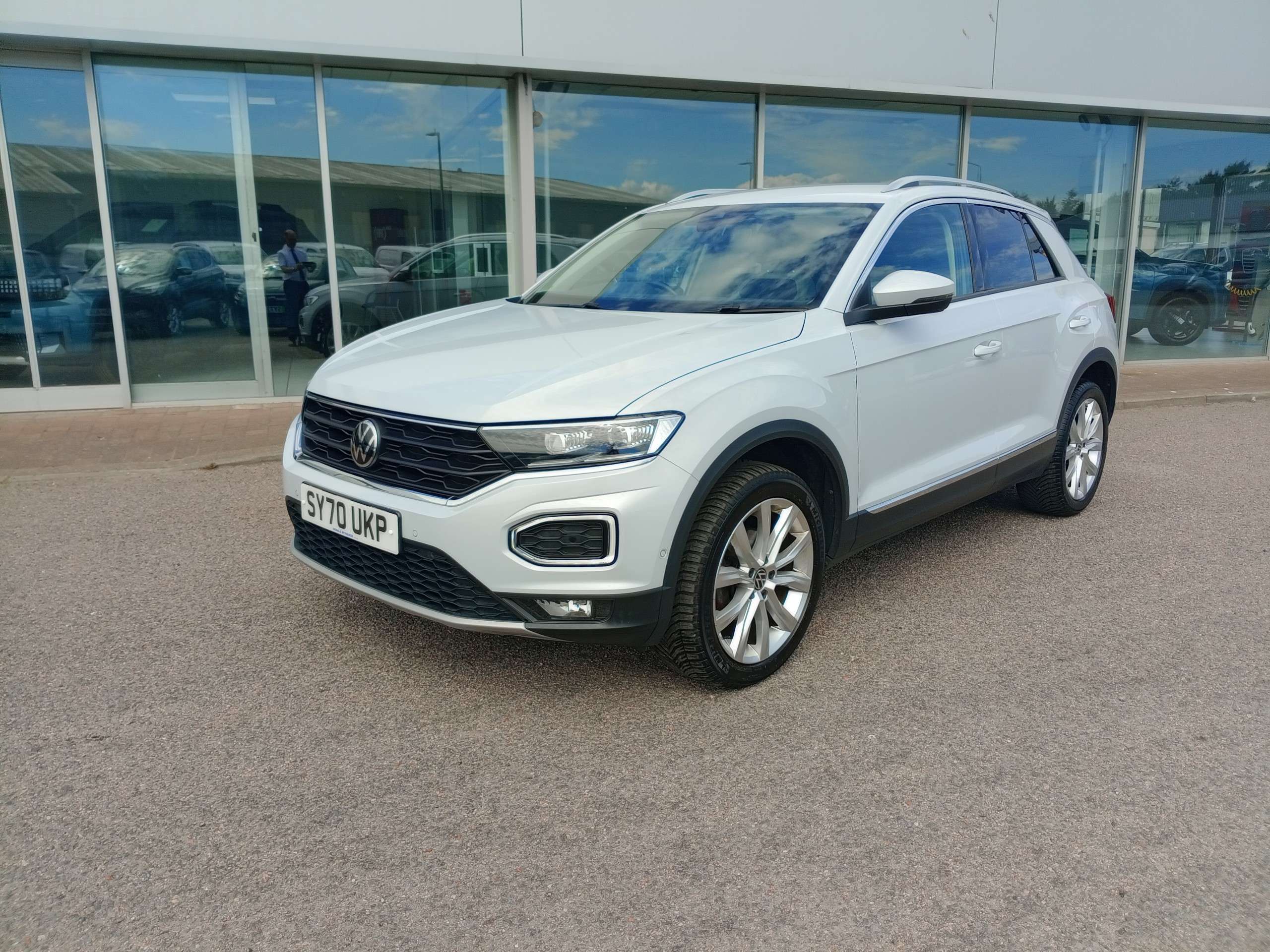 A 2020 VOLKSWAGEN T-ROC 1.5 TSI EVO 5dr DSG Automatic A 2020 VOLKSWAGEN T-ROC 1.5 TSI EVO 5dr DSG Automatic
