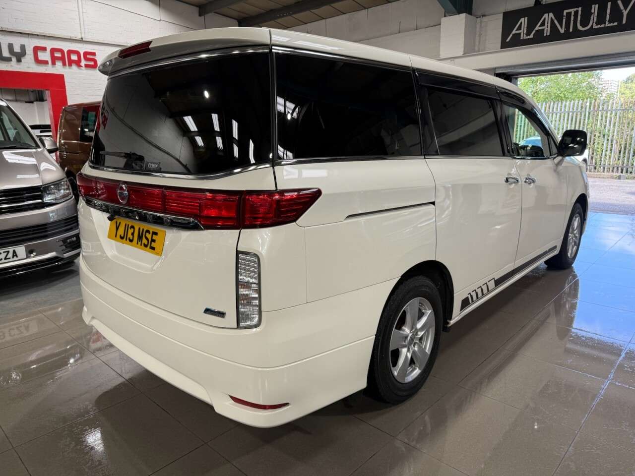 2013 NISSAN ELGRAND 2013 NISSAN ELGRAND