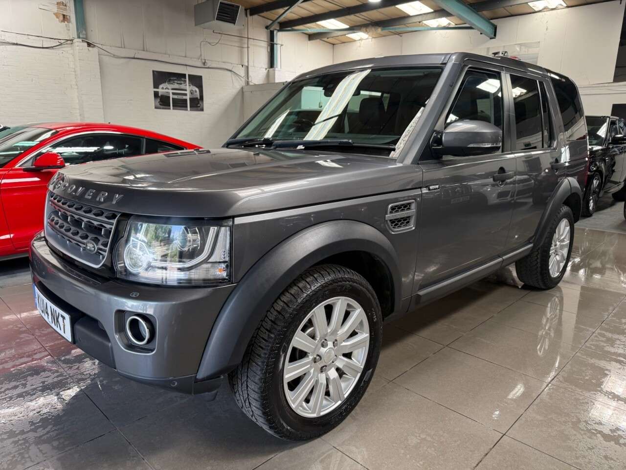 A 2014 LAND ROVER DISCOVERY 4 3.0 SD V6 XS Station Wagon 5dr Diesel Auto 4WD (213 g/km, 255 bhp) A 2014 LAND ROVER DISCOVERY 4 3.0 SD V6 XS Station Wagon 5dr Diesel Auto 4WD (213 g/km, 255 bhp)