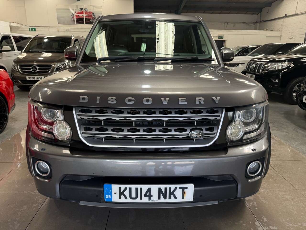 A 2014 LAND ROVER DISCOVERY 4 3.0 SD V6 XS Station Wagon 5dr Diesel Auto 4WD (213 g/km, 255 bhp) A 2014 LAND ROVER DISCOVERY 4 3.0 SD V6 XS Station Wagon 5dr Diesel Auto 4WD (213 g/km, 255 bhp)