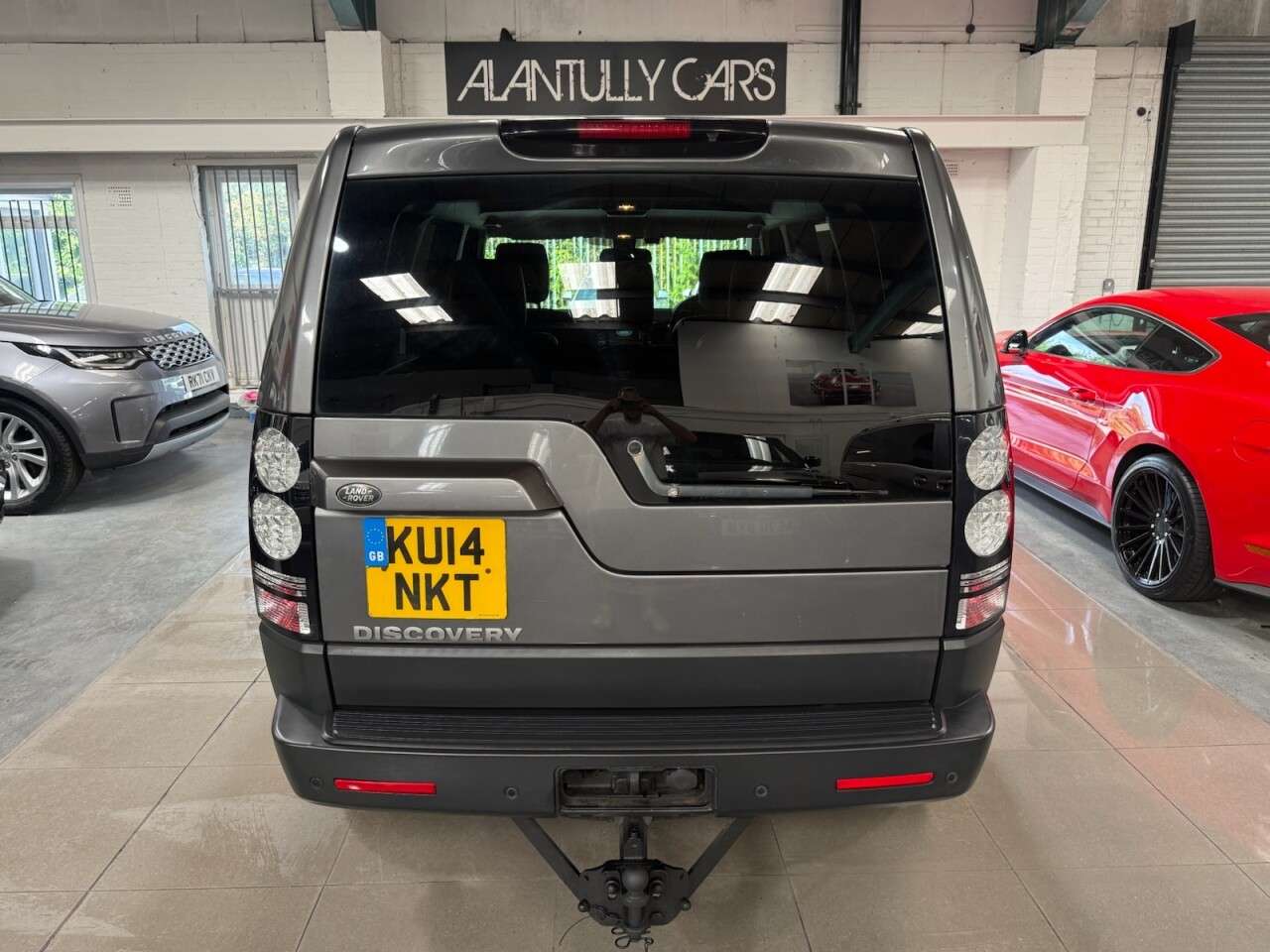 A 2014 LAND ROVER DISCOVERY 4 3.0 SD V6 XS Station Wagon 5dr Diesel Auto 4WD (213 g/km, 255 bhp) A 2014 LAND ROVER DISCOVERY 4 3.0 SD V6 XS Station Wagon 5dr Diesel Auto 4WD (213 g/km, 255 bhp)