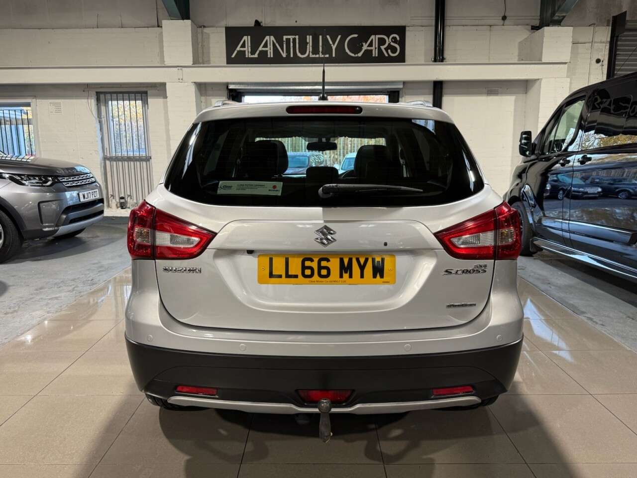 A 2016 SUZUKI SX4 S-CROSS 1.4 Boosterjet SZ5 SUV 5dr Petrol Auto ALLGRIP Euro 6 (s/s) (140 ps) A 2016 SUZUKI SX4 S-CROSS 1.4 Boosterjet SZ5 SUV 5dr Petrol Auto ALLGRIP Euro 6 (s/s) (140 ps)