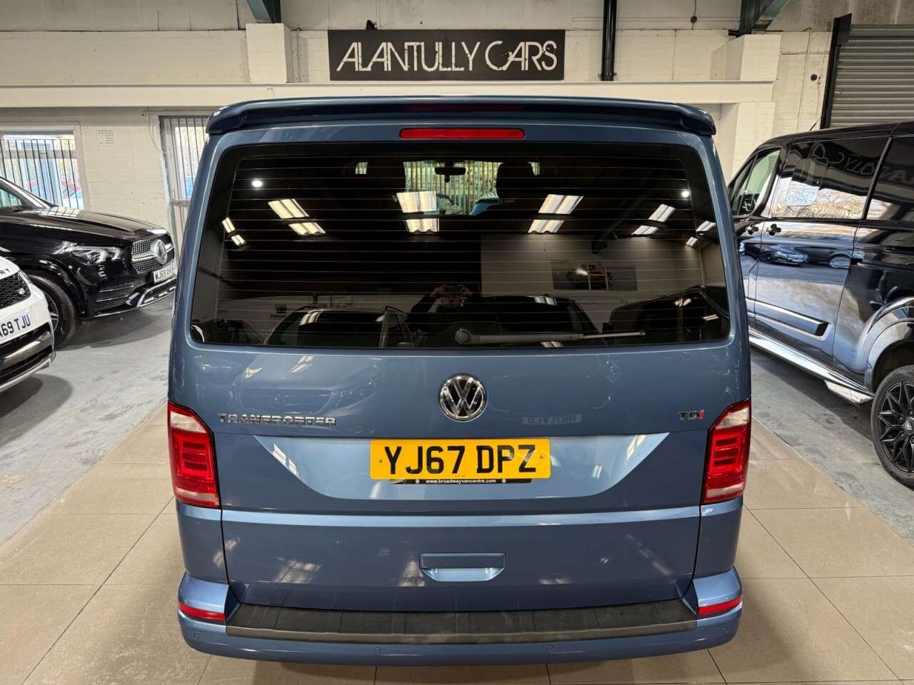 A 2017 VOLKSWAGEN TRANSPORTER SHUTTLE 2.0 TDI BlueMotion Tech SE Minibus Double Cab 5dr Diesel DSG FWD SWB Euro 6 A 2017 VOLKSWAGEN TRANSPORTER SHUTTLE 2.0 TDI BlueMotion Tech SE Minibus Double Cab 5dr Diesel DSG FWD SWB Euro 6