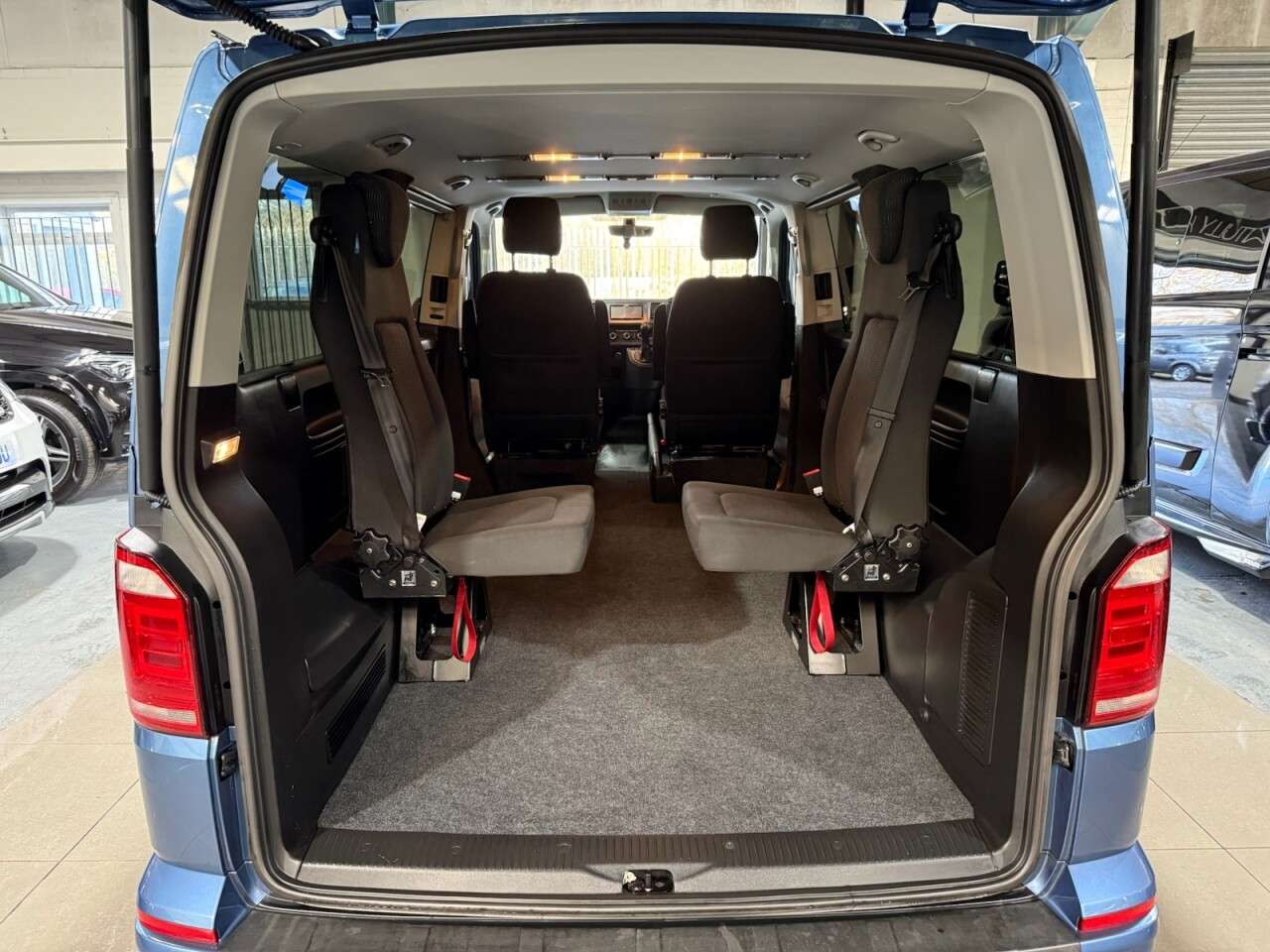 2017 VOLKSWAGEN TRANSPORTER SHUTTLE 2017 VOLKSWAGEN TRANSPORTER SHUTTLE