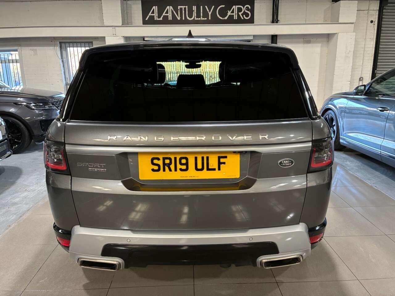 A 2019 LAND ROVER RANGE ROVER SPORT 3.0 SD V6 HSE SUV 5dr Diesel Auto 4WD Euro 6 (s/s) (306 ps) A 2019 LAND ROVER RANGE ROVER SPORT 3.0 SD V6 HSE SUV 5dr Diesel Auto 4WD Euro 6 (s/s) (306 ps)