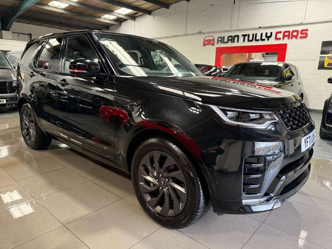 A 2021 LAND ROVER DISCOVERY 3.0 D250 MHEV R-Dynamic S SUV 5dr Diesel Auto 4WD Euro 6 (s/s) (250 ps) A 2021 LAND ROVER DISCOVERY 3.0 D250 MHEV R-Dynamic S SUV 5dr Diesel Auto 4WD Euro 6 (s/s) (250 ps)