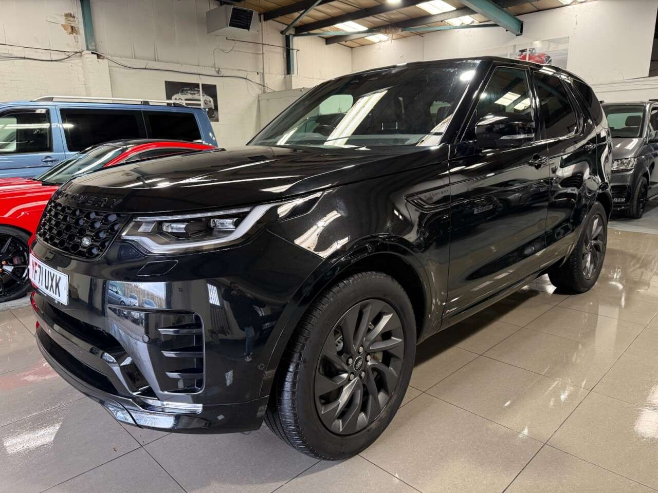 A 2021 LAND ROVER DISCOVERY 3.0 D250 MHEV R-Dynamic S SUV 5dr Diesel Auto 4WD Euro 6 (s/s) (250 ps) A 2021 LAND ROVER DISCOVERY 3.0 D250 MHEV R-Dynamic S SUV 5dr Diesel Auto 4WD Euro 6 (s/s) (250 ps)