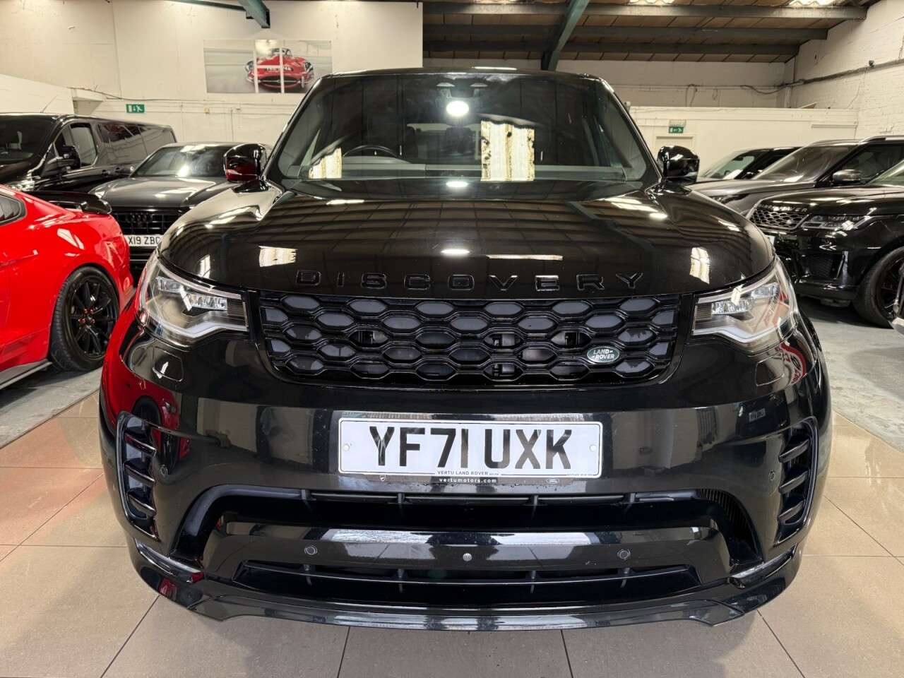 A 2021 LAND ROVER DISCOVERY 3.0 D250 MHEV R-Dynamic S SUV 5dr Diesel Auto 4WD Euro 6 (s/s) (250 ps) A 2021 LAND ROVER DISCOVERY 3.0 D250 MHEV R-Dynamic S SUV 5dr Diesel Auto 4WD Euro 6 (s/s) (250 ps)