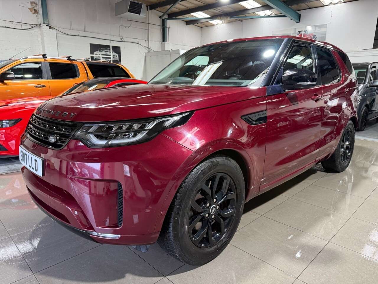 A 2017 LAND ROVER DISCOVERY 3.0 TD V6 SE SUV 5dr Diesel Auto 4WD Euro 6 (s/s) (258 ps) A 2017 LAND ROVER DISCOVERY 3.0 TD V6 SE SUV 5dr Diesel Auto 4WD Euro 6 (s/s) (258 ps)