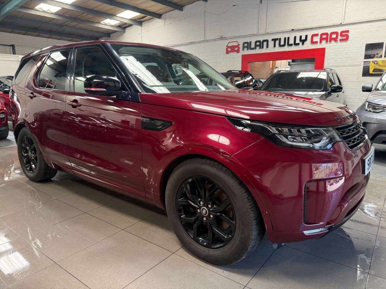 A 2017 LAND ROVER DISCOVERY 3.0 TD V6 SE SUV 5dr Diesel Auto 4WD Euro 6 (s/s) (258 ps) A 2017 LAND ROVER DISCOVERY 3.0 TD V6 SE SUV 5dr Diesel Auto 4WD Euro 6 (s/s) (258 ps)