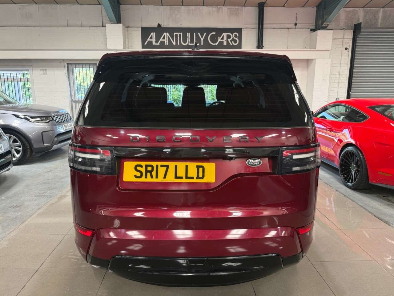 A 2017 LAND ROVER DISCOVERY 3.0 TD V6 SE SUV 5dr Diesel Auto 4WD Euro 6 (s/s) (258 ps) A 2017 LAND ROVER DISCOVERY 3.0 TD V6 SE SUV 5dr Diesel Auto 4WD Euro 6 (s/s) (258 ps)