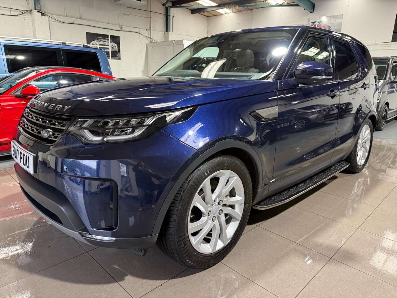 A 2017 LAND ROVER DISCOVERY 2.0 SD4 SE SUV 5dr Diesel Auto 4WD Euro 6 (s/s) (240 ps) A 2017 LAND ROVER DISCOVERY 2.0 SD4 SE SUV 5dr Diesel Auto 4WD Euro 6 (s/s) (240 ps)