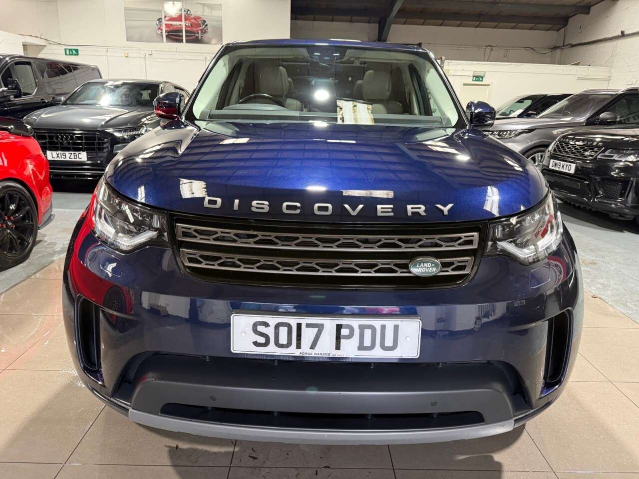 A 2017 LAND ROVER DISCOVERY 2.0 SD4 SE SUV 5dr Diesel Auto 4WD Euro 6 (s/s) (240 ps) A 2017 LAND ROVER DISCOVERY 2.0 SD4 SE SUV 5dr Diesel Auto 4WD Euro 6 (s/s) (240 ps)