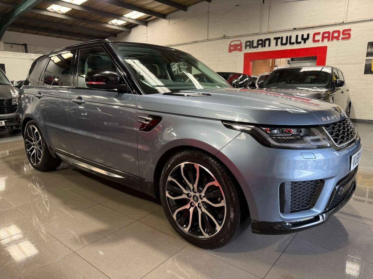 A 2018 LAND ROVER RANGE ROVER SPORT 3.0 SD V6 HSE SUV 5dr Diesel Auto 4WD Euro 6 (s/s) (306 ps) A 2018 LAND ROVER RANGE ROVER SPORT 3.0 SD V6 HSE SUV 5dr Diesel Auto 4WD Euro 6 (s/s) (306 ps)
