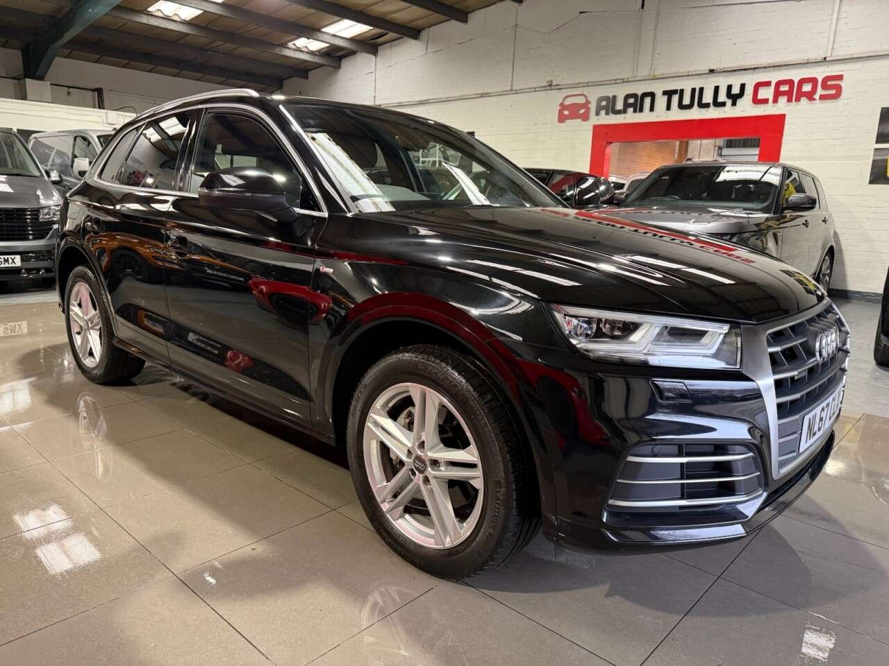 A 2017 AUDI Q5 2.0 TDI S line SUV 5dr Diesel S Tronic quattro Euro 6 (s/s) (190 ps) A 2017 AUDI Q5 2.0 TDI S line SUV 5dr Diesel S Tronic quattro Euro 6 (s/s) (190 ps)