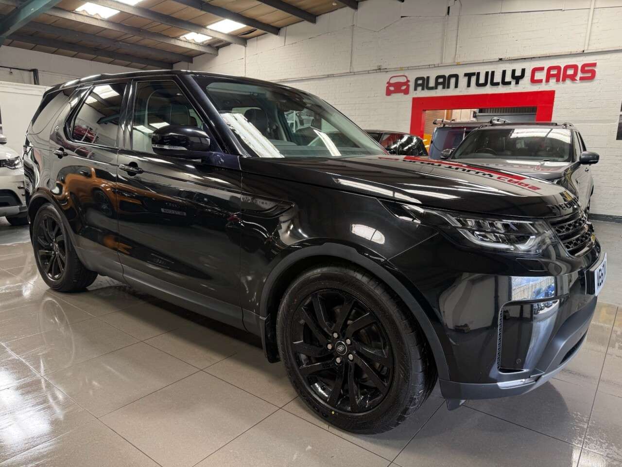 A 2017 LAND ROVER DISCOVERY 3.0 TD V6 HSE SUV 5dr Diesel Auto 4WD Euro 6 (s/s) (258 ps) A 2017 LAND ROVER DISCOVERY 3.0 TD V6 HSE SUV 5dr Diesel Auto 4WD Euro 6 (s/s) (258 ps)