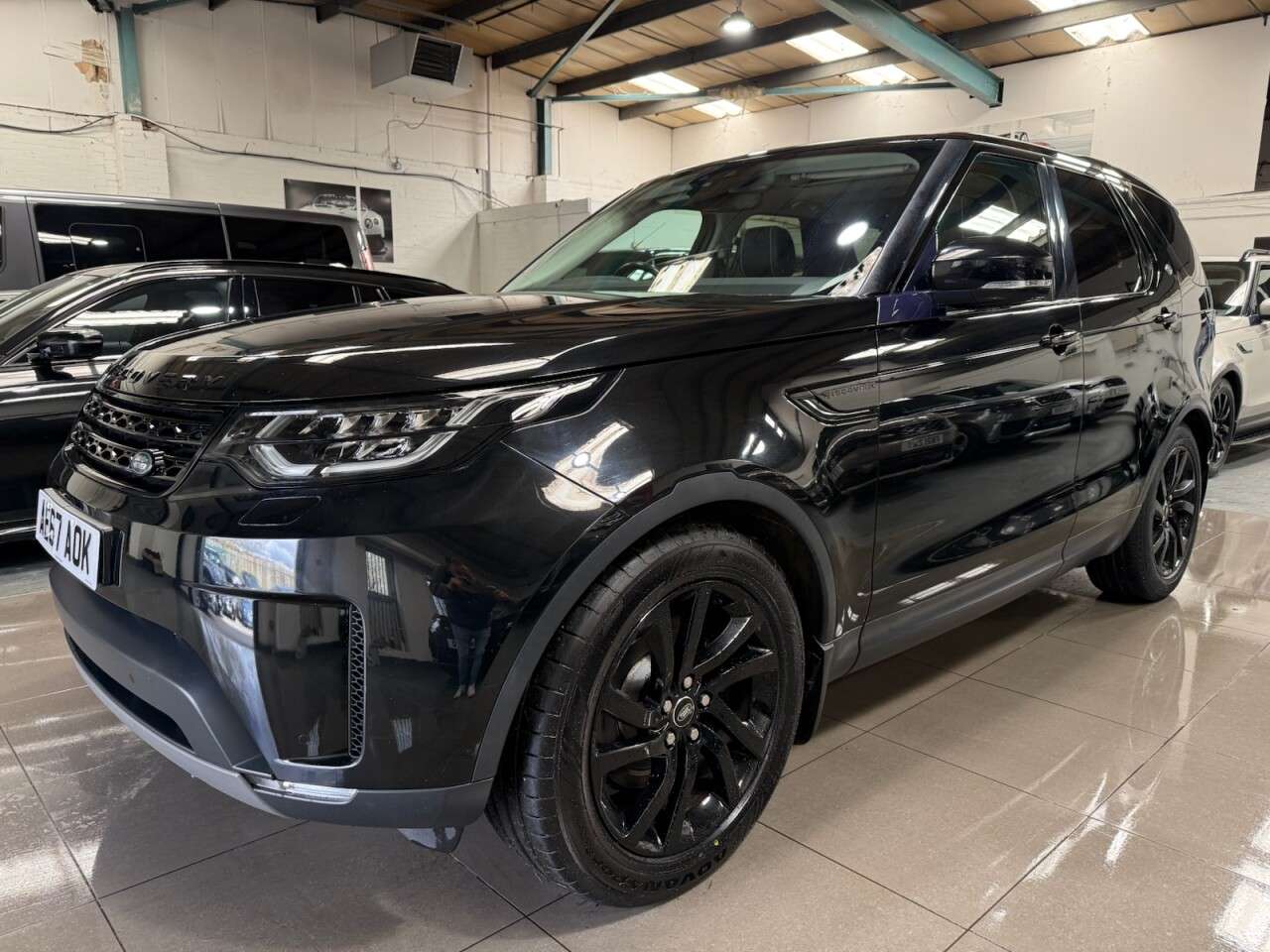 A 2017 LAND ROVER DISCOVERY 3.0 TD V6 HSE SUV 5dr Diesel Auto 4WD Euro 6 (s/s) (258 ps) A 2017 LAND ROVER DISCOVERY 3.0 TD V6 HSE SUV 5dr Diesel Auto 4WD Euro 6 (s/s) (258 ps)