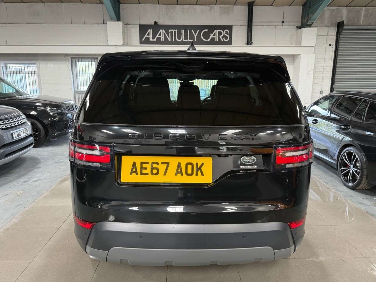 A 2017 LAND ROVER DISCOVERY 3.0 TD V6 HSE SUV 5dr Diesel Auto 4WD Euro 6 (s/s) (258 ps) A 2017 LAND ROVER DISCOVERY 3.0 TD V6 HSE SUV 5dr Diesel Auto 4WD Euro 6 (s/s) (258 ps)