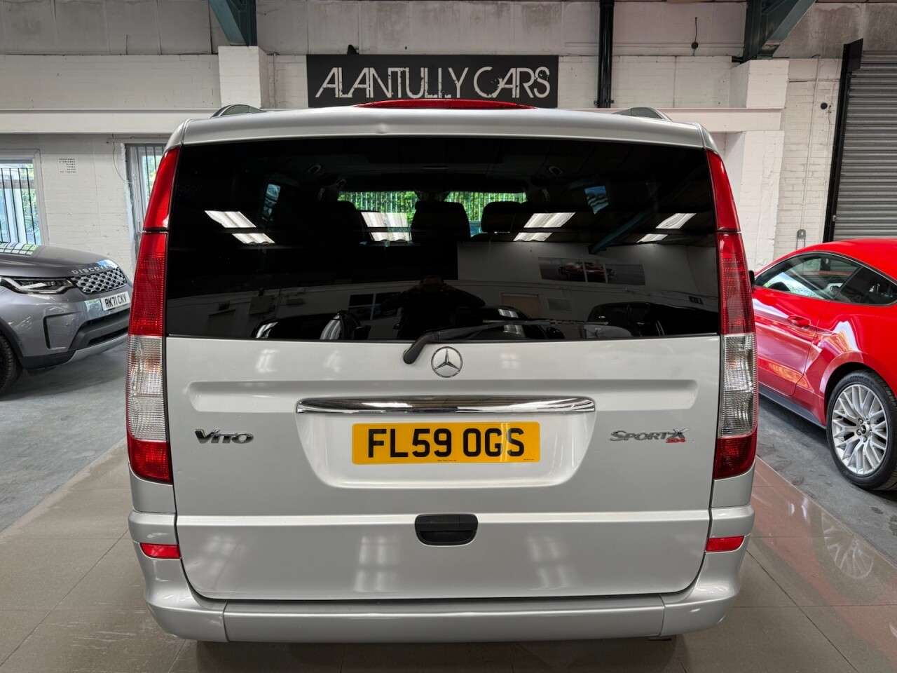 A 2009 MERCEDES-BENZ VITO 3.0 120CDI Compact Panel Van 5dr Diesel Automatic SWB (204 bhp) A 2009 MERCEDES-BENZ VITO 3.0 120CDI Compact Panel Van 5dr Diesel Automatic SWB (204 bhp)