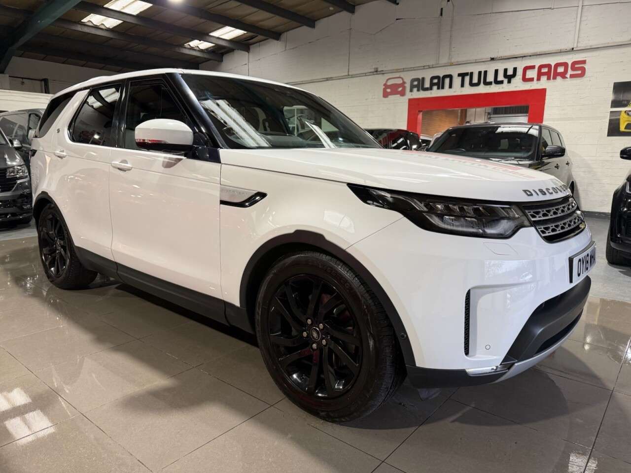 A 2018 LAND ROVER DISCOVERY 3.0 TD V6 HSE SUV 5dr Diesel Auto 4WD Euro 6 (s/s) (258 ps) A 2018 LAND ROVER DISCOVERY 3.0 TD V6 HSE SUV 5dr Diesel Auto 4WD Euro 6 (s/s) (258 ps)