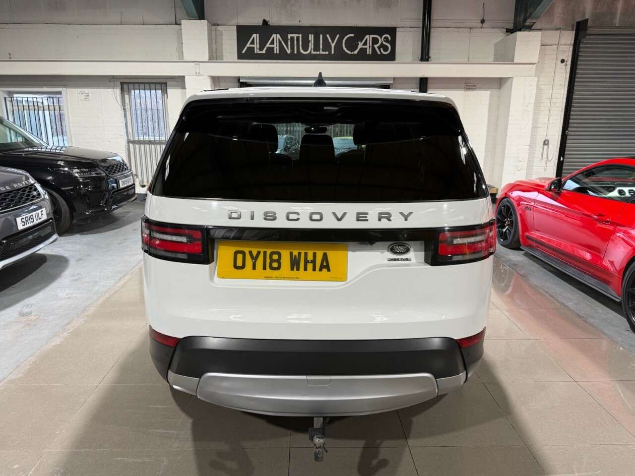 A 2018 LAND ROVER DISCOVERY 3.0 TD V6 HSE SUV 5dr Diesel Auto 4WD Euro 6 (s/s) (258 ps) A 2018 LAND ROVER DISCOVERY 3.0 TD V6 HSE SUV 5dr Diesel Auto 4WD Euro 6 (s/s) (258 ps)