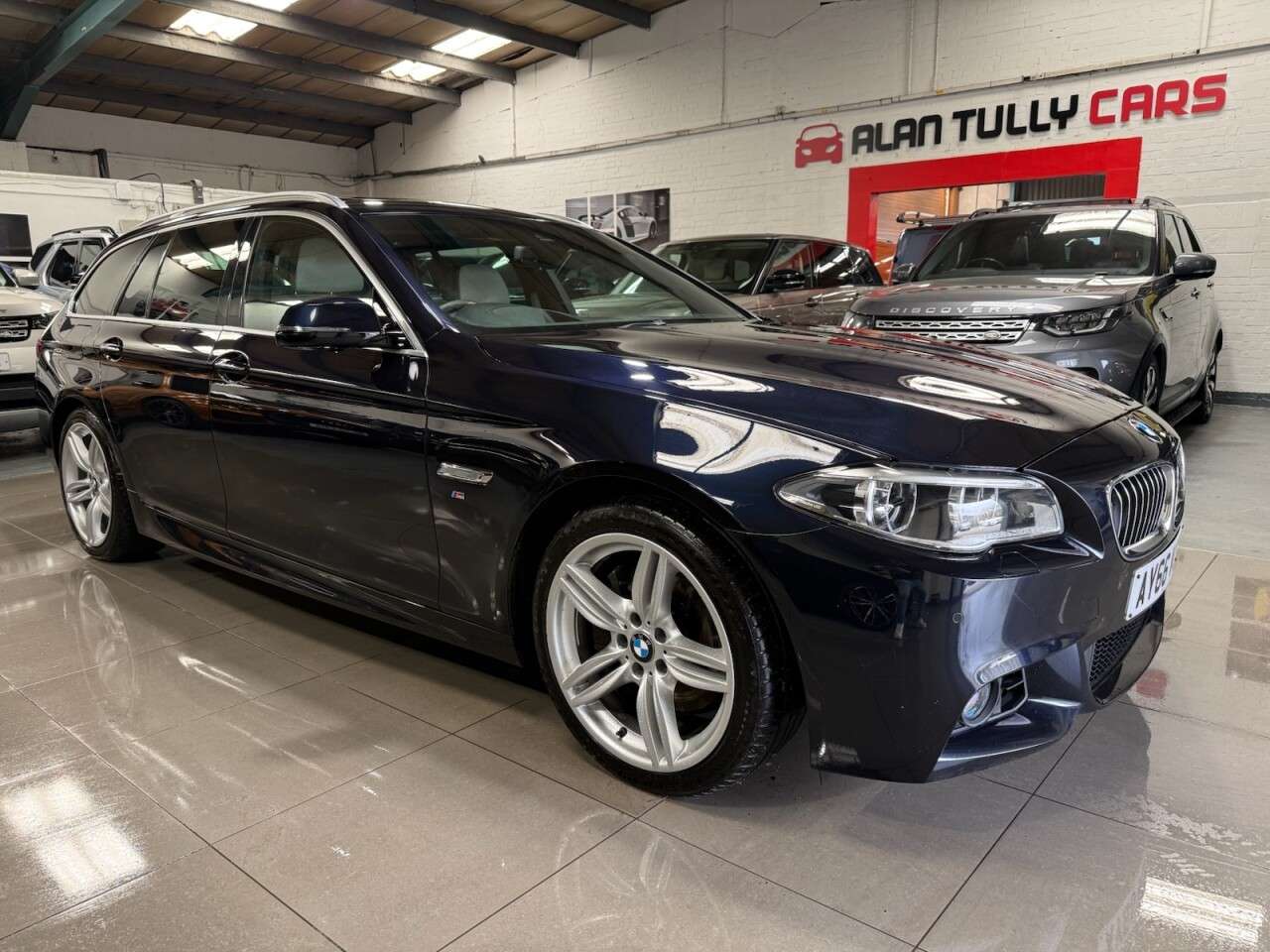 A 2016 BMW 5 SERIES 3.0 530d M Sport Touring 5dr Diesel Auto Euro 6 (s/s) (258 ps) BMW SERVICE A 2016 BMW 5 SERIES 3.0 530d M Sport Touring 5dr Diesel Auto Euro 6 (s/s) (258 ps) BMW SERVICE