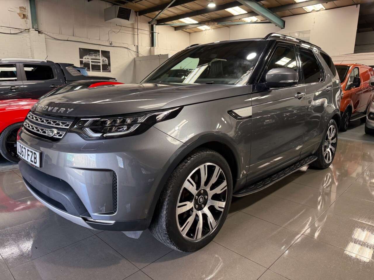 A 2017 LAND ROVER DISCOVERY 3.0 TD V6 HSE Luxury SUV 5dr Diesel Auto 4WD Euro 6 (s/s) (258 ps) A 2017 LAND ROVER DISCOVERY 3.0 TD V6 HSE Luxury SUV 5dr Diesel Auto 4WD Euro 6 (s/s) (258 ps)