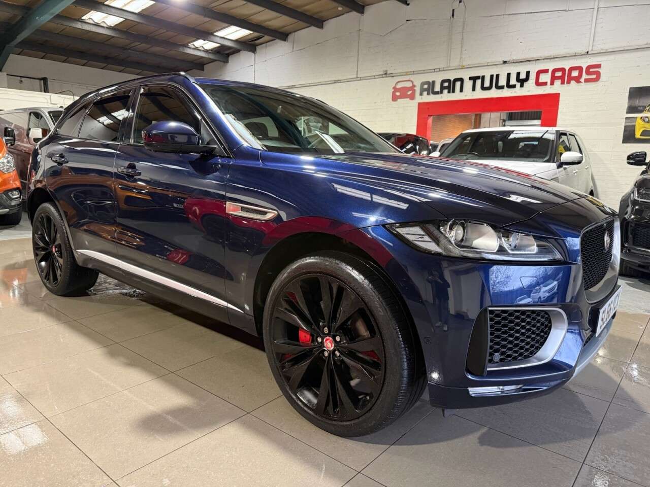 A 2017 JAGUAR F-PACE 3.0 D300 V6 S SUV 5dr Diesel Auto AWD Euro 6 (s/s) (300 ps) A 2017 JAGUAR F-PACE 3.0 D300 V6 S SUV 5dr Diesel Auto AWD Euro 6 (s/s) (300 ps)