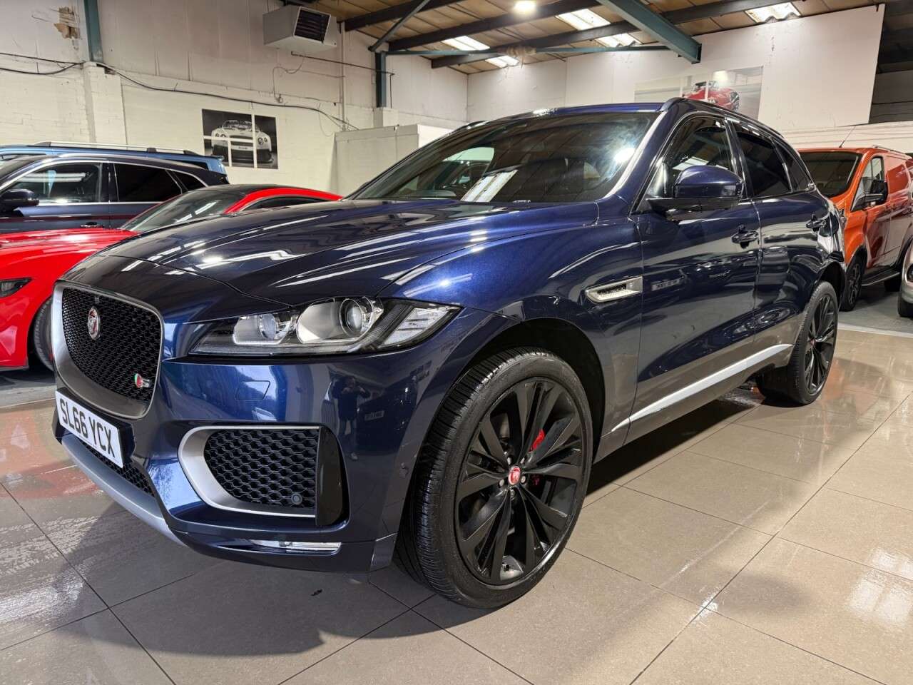 A 2017 JAGUAR F-PACE 3.0 D300 V6 S SUV 5dr Diesel Auto AWD Euro 6 (s/s) (300 ps) A 2017 JAGUAR F-PACE 3.0 D300 V6 S SUV 5dr Diesel Auto AWD Euro 6 (s/s) (300 ps)