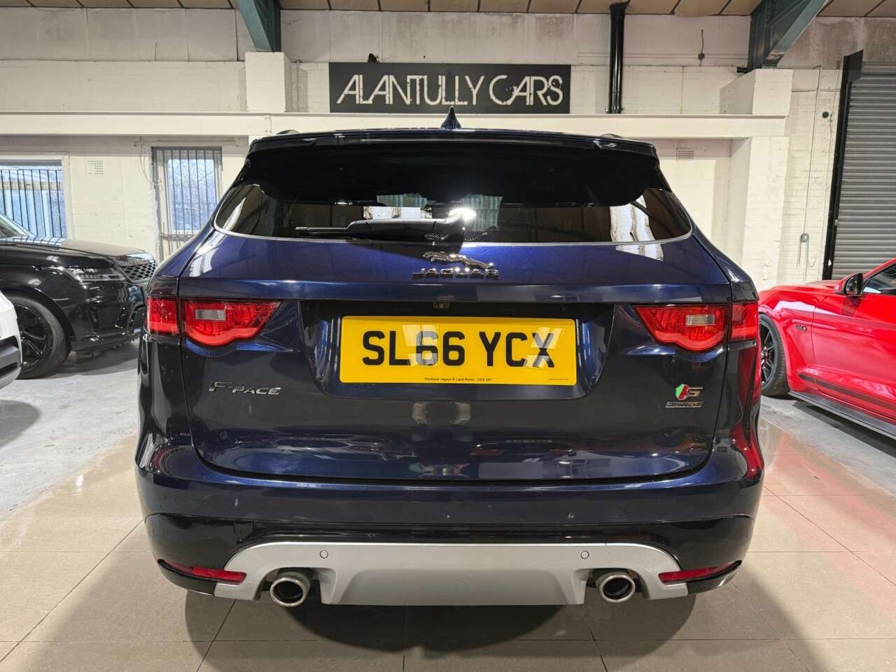 A 2017 JAGUAR F-PACE 3.0 D300 V6 S SUV 5dr Diesel Auto AWD Euro 6 (s/s) (300 ps) A 2017 JAGUAR F-PACE 3.0 D300 V6 S SUV 5dr Diesel Auto AWD Euro 6 (s/s) (300 ps)