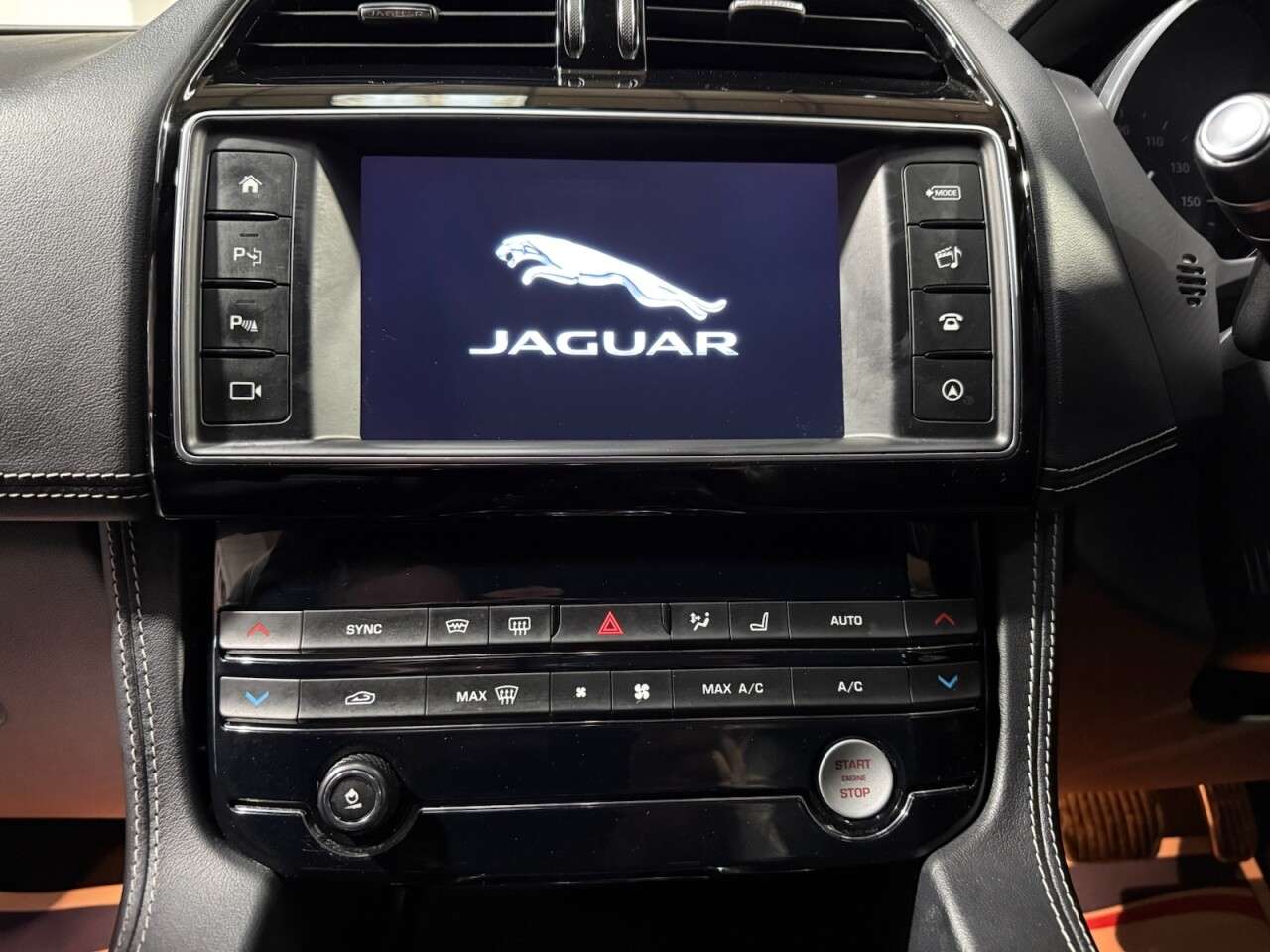 2017 JAGUAR F-PACE 2017 JAGUAR F-PACE