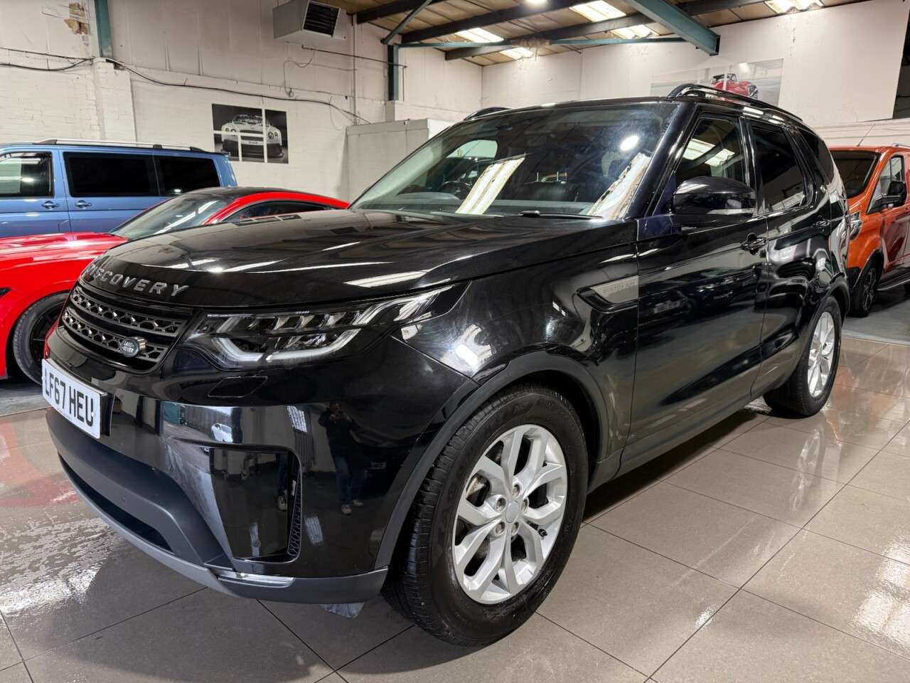 A 2017 LAND ROVER DISCOVERY 3.0 TD V6 SE SUV 5dr Diesel Auto 4WD Euro 6 (s/s) (258 ps) A 2017 LAND ROVER DISCOVERY 3.0 TD V6 SE SUV 5dr Diesel Auto 4WD Euro 6 (s/s) (258 ps)