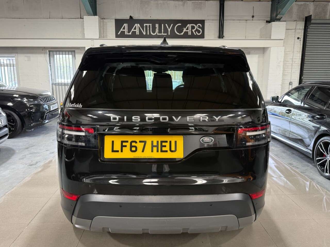 A 2017 LAND ROVER DISCOVERY 3.0 TD V6 SE SUV 5dr Diesel Auto 4WD Euro 6 (s/s) (258 ps) A 2017 LAND ROVER DISCOVERY 3.0 TD V6 SE SUV 5dr Diesel Auto 4WD Euro 6 (s/s) (258 ps)