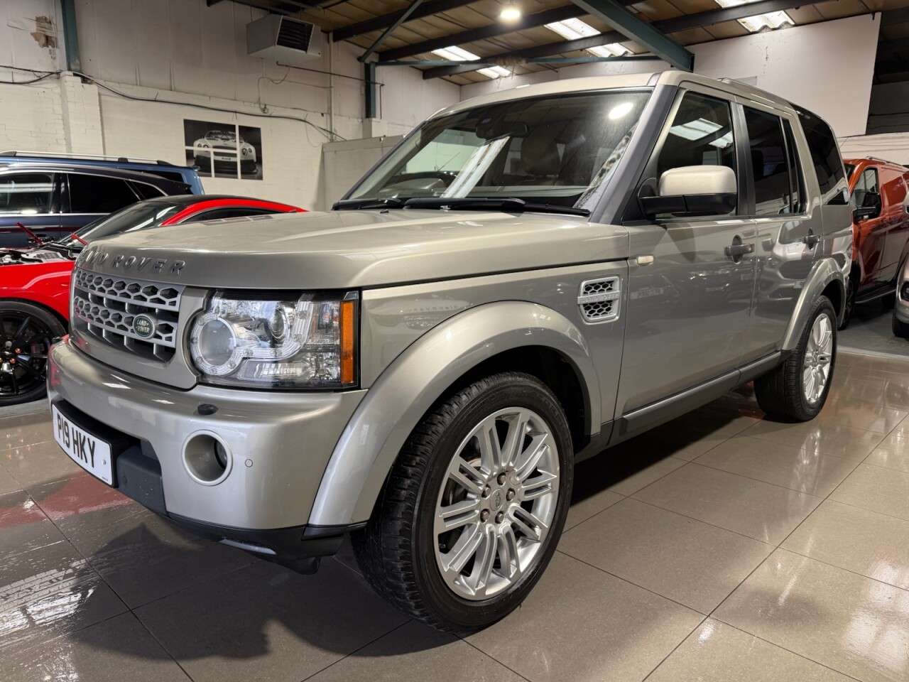 A 2011 LAND ROVER DISCOVERY 4 3.0 SD V6 HSE SUV 5dr Diesel CommandShift 4WD Euro 5 (245 ps) A 2011 LAND ROVER DISCOVERY 4 3.0 SD V6 HSE SUV 5dr Diesel CommandShift 4WD Euro 5 (245 ps)