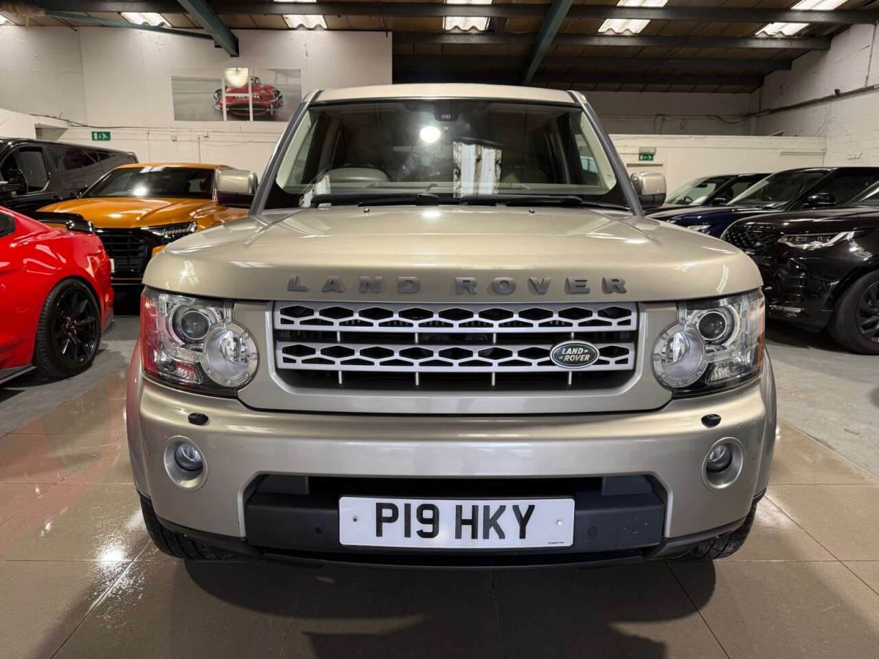 A 2011 LAND ROVER DISCOVERY 4 3.0 SD V6 HSE SUV 5dr Diesel CommandShift 4WD Euro 5 (245 ps) A 2011 LAND ROVER DISCOVERY 4 3.0 SD V6 HSE SUV 5dr Diesel CommandShift 4WD Euro 5 (245 ps)