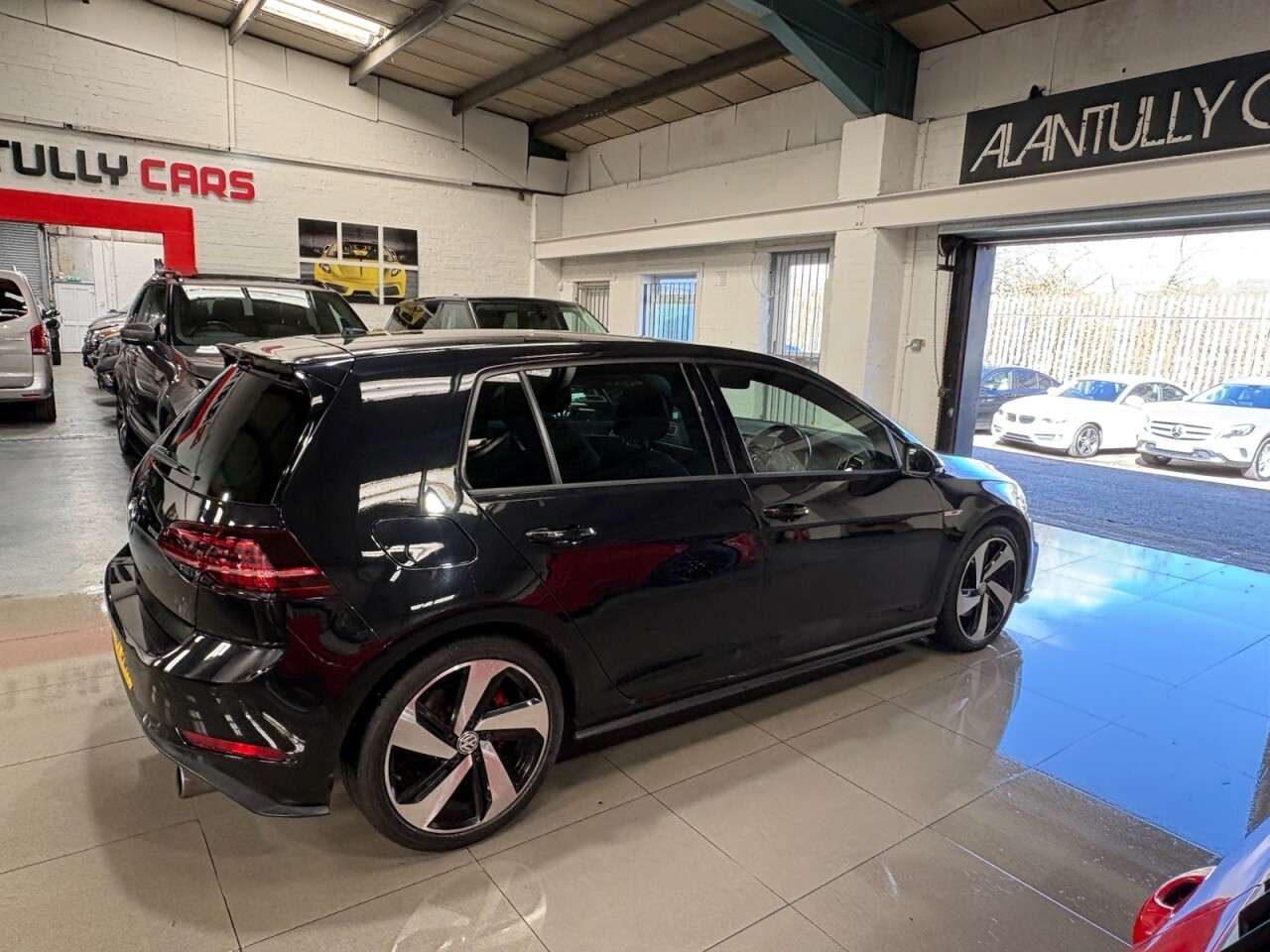 2017 VOLKSWAGEN GOLF 2017 VOLKSWAGEN GOLF