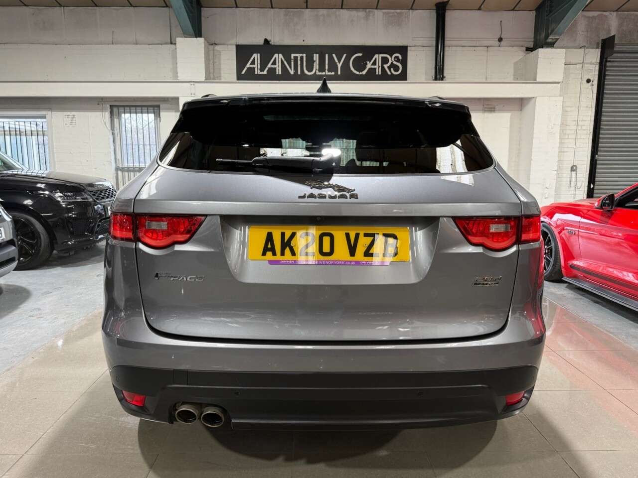 A 2020 JAGUAR F-PACE 2.0 D180 Chequered Flag SUV 5dr Diesel Auto AWD Euro 6 (s/s) (180 ps) A 2020 JAGUAR F-PACE 2.0 D180 Chequered Flag SUV 5dr Diesel Auto AWD Euro 6 (s/s) (180 ps)