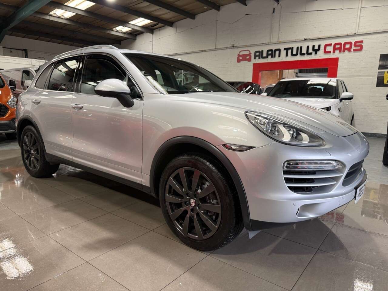 A 2013 PORSCHE CAYENNE 3.0 TD V6 SUV 5dr Diesel Tiptronic 4WD Euro 5 (s/s) (240 ps) A 2013 PORSCHE CAYENNE 3.0 TD V6 SUV 5dr Diesel Tiptronic 4WD Euro 5 (s/s) (240 ps)