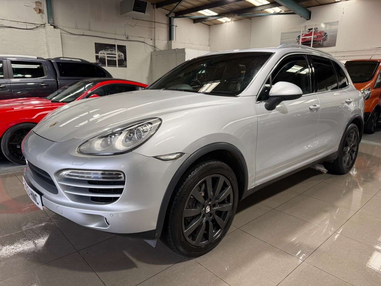 A 2013 PORSCHE CAYENNE 3.0 TD V6 SUV 5dr Diesel Tiptronic 4WD Euro 5 (s/s) (240 ps) A 2013 PORSCHE CAYENNE 3.0 TD V6 SUV 5dr Diesel Tiptronic 4WD Euro 5 (s/s) (240 ps)