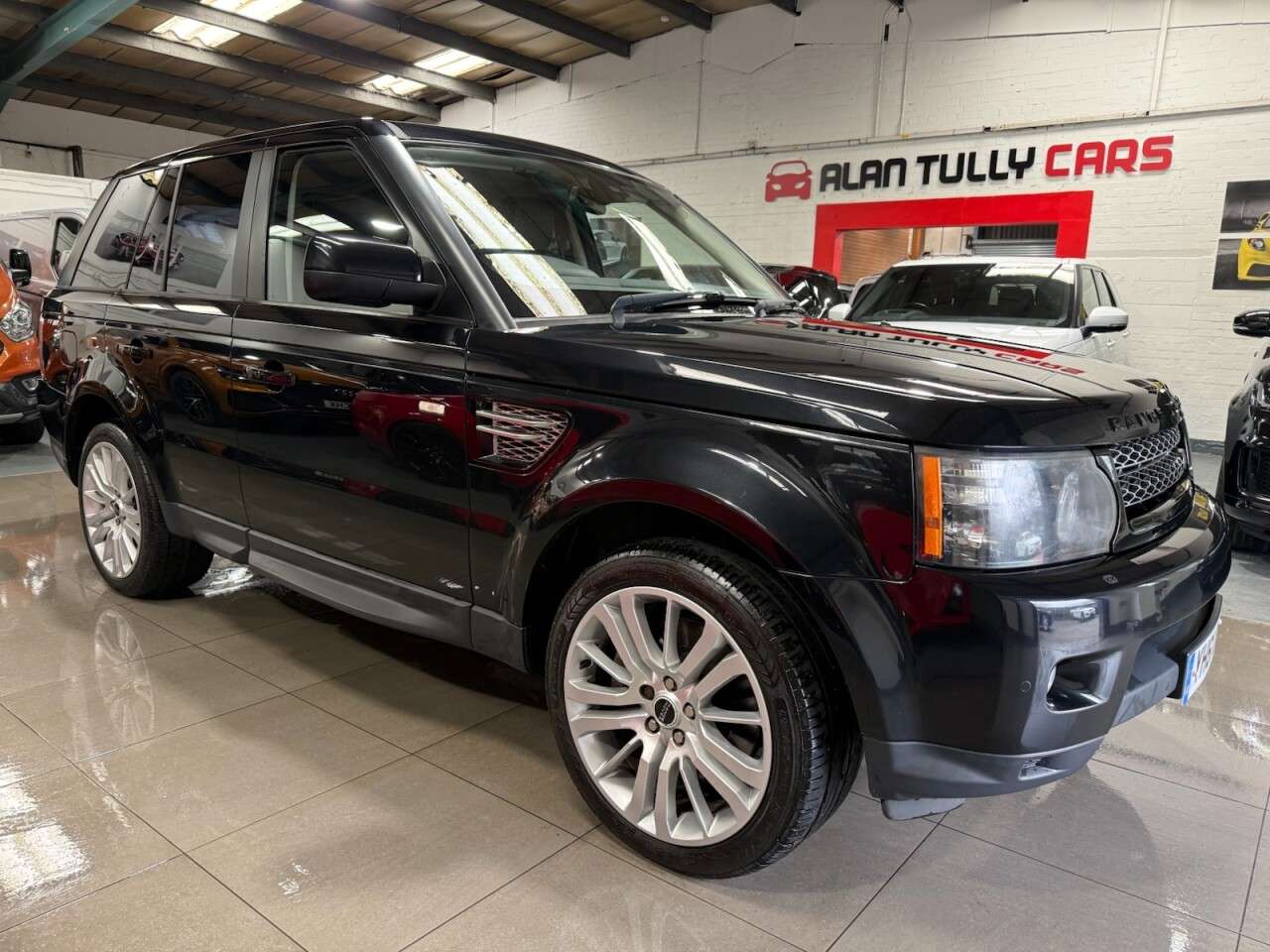 A 2011 LAND ROVER RANGE ROVER SPORT 3.0 SD V6 HSE SUV 5dr Diesel Auto 4WD Euro 5 (255 bhp) A 2011 LAND ROVER RANGE ROVER SPORT 3.0 SD V6 HSE SUV 5dr Diesel Auto 4WD Euro 5 (255 bhp)